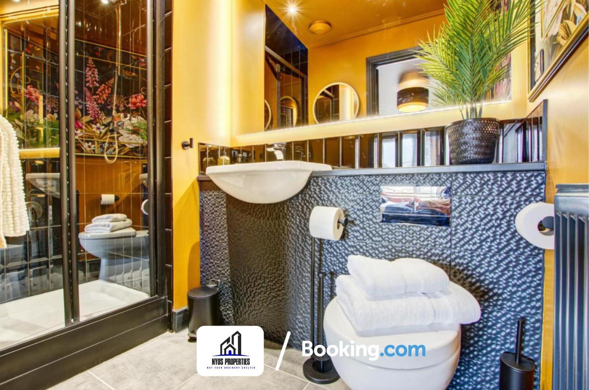3 Bedroom Home By Nyos Properties Short Lets & Serviced Accommodation Manchester With Garden Zewnętrze zdjęcie